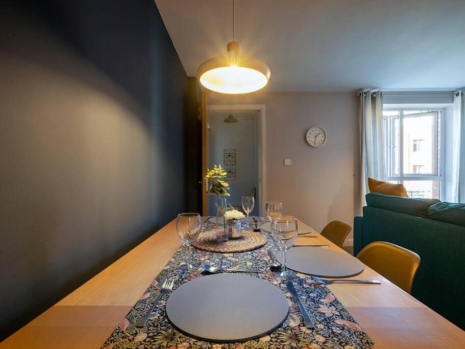 Lovely 2 Bedroom Apt At Ormeau Park W/ Free Parking Belfast Extérieur photo